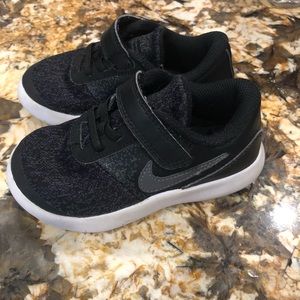 Toddler black/gray Nike’s size 9c
